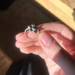 Elegant Silver Floral Ring